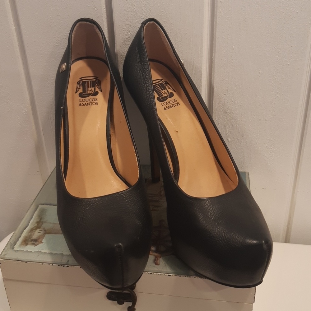 Loucos & Santos black heels